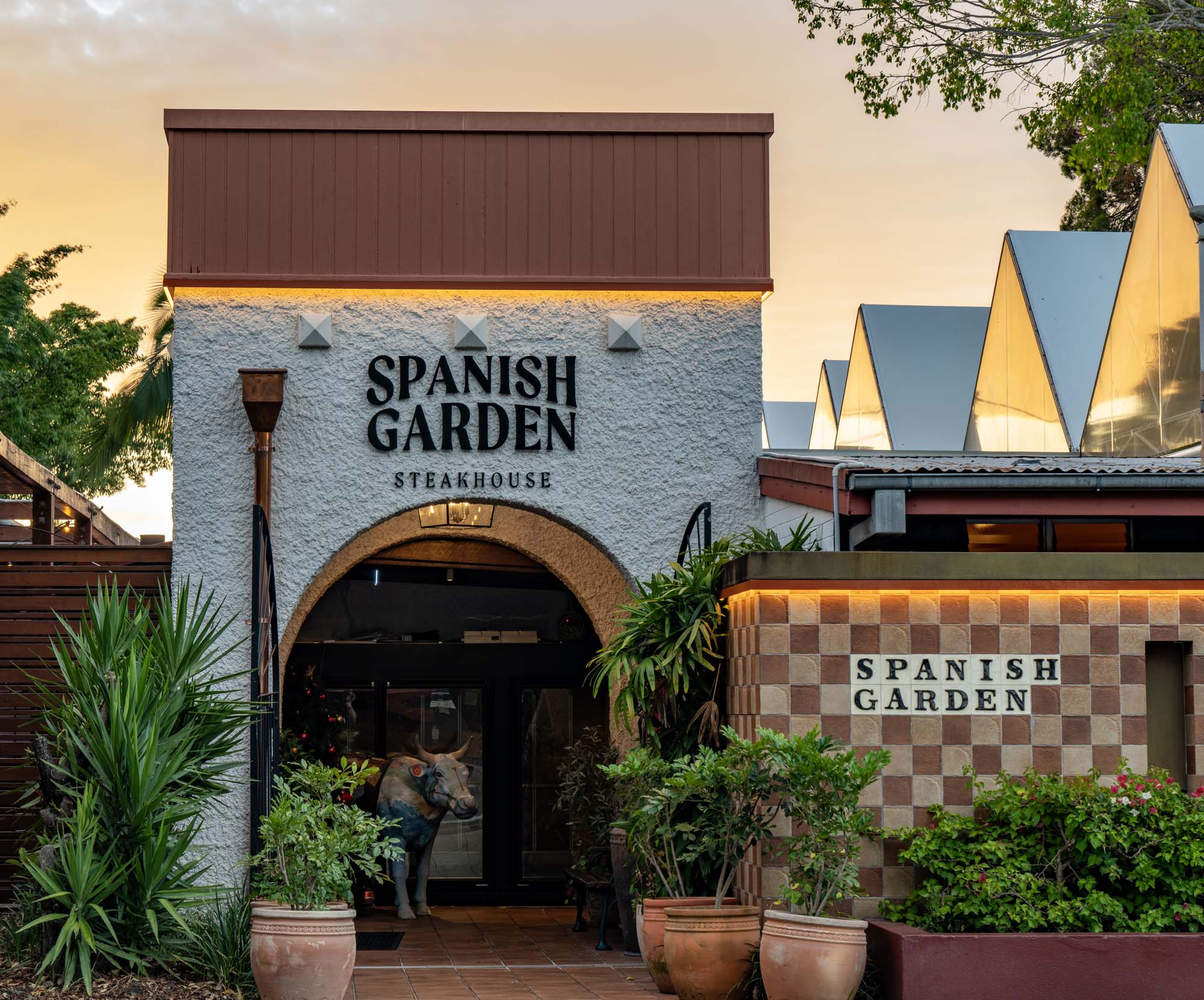 Breakfast Creek Hotel Spanish Garden